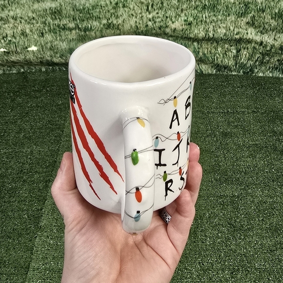 Stranger Things Core Home Christmas String Lights 18fl.oz Mug NEW! - Picture 9 of 11